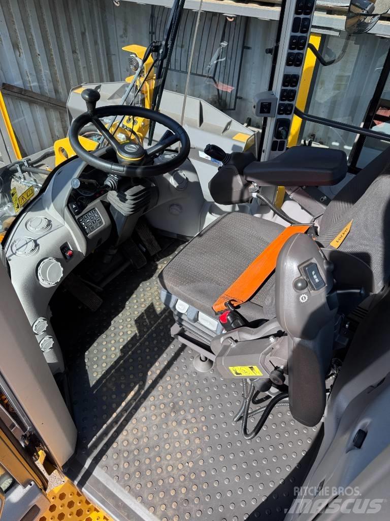 Volvo L90H  휠로우더
