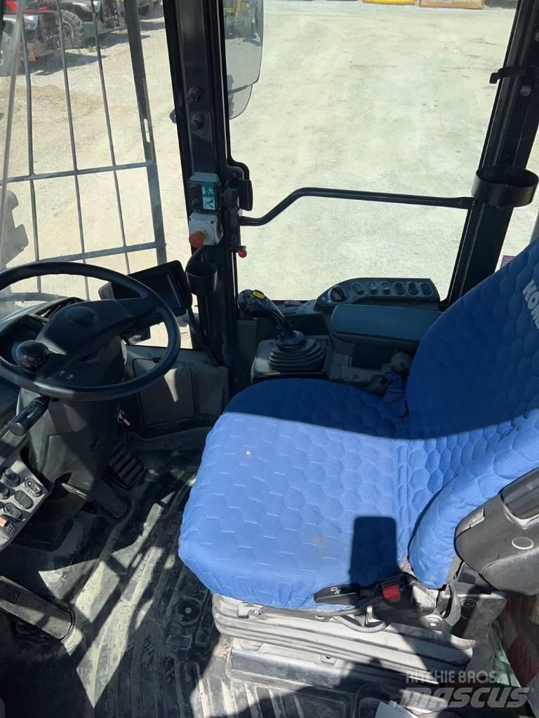 Komatsu WA 270-8  휠로우더
