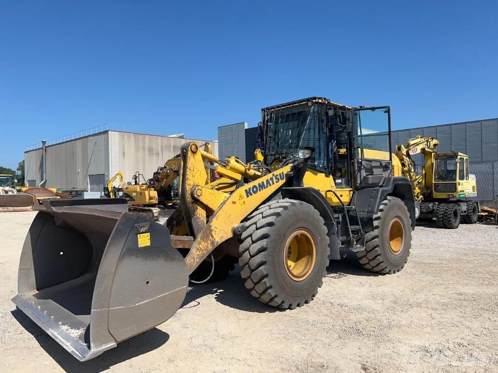 Komatsu WA 270-8  휠로우더
