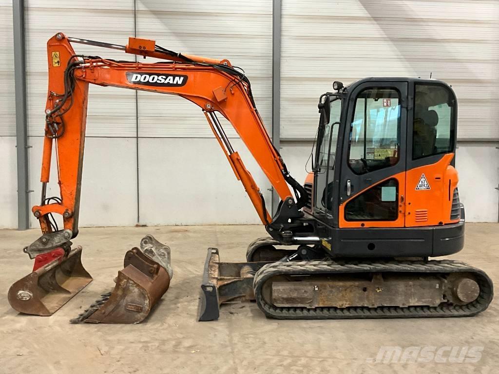 Doosan DX 63-3 소형 굴삭기 7톤 미만