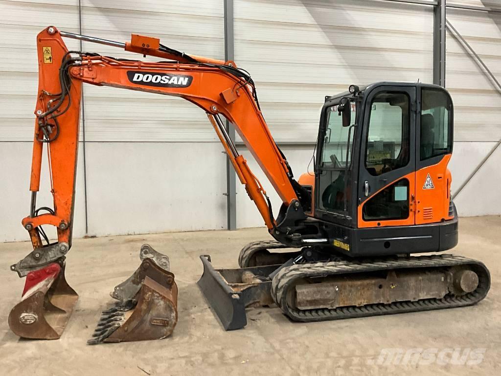 Doosan DX 63-3 소형 굴삭기 7톤 미만