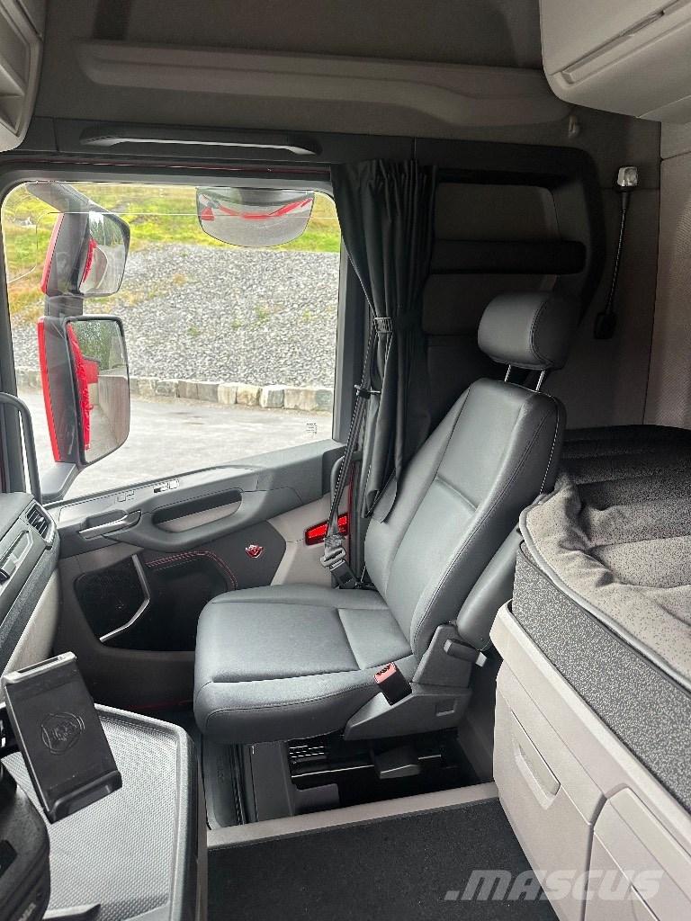 Scania R 590 우드칩 트럭