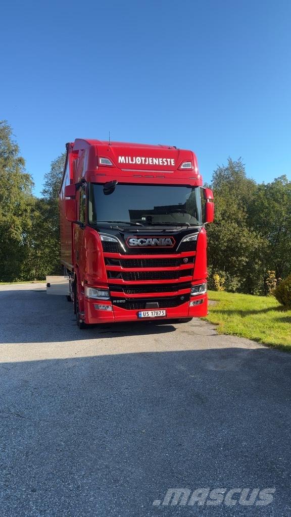 Scania R 590 우드칩 트럭