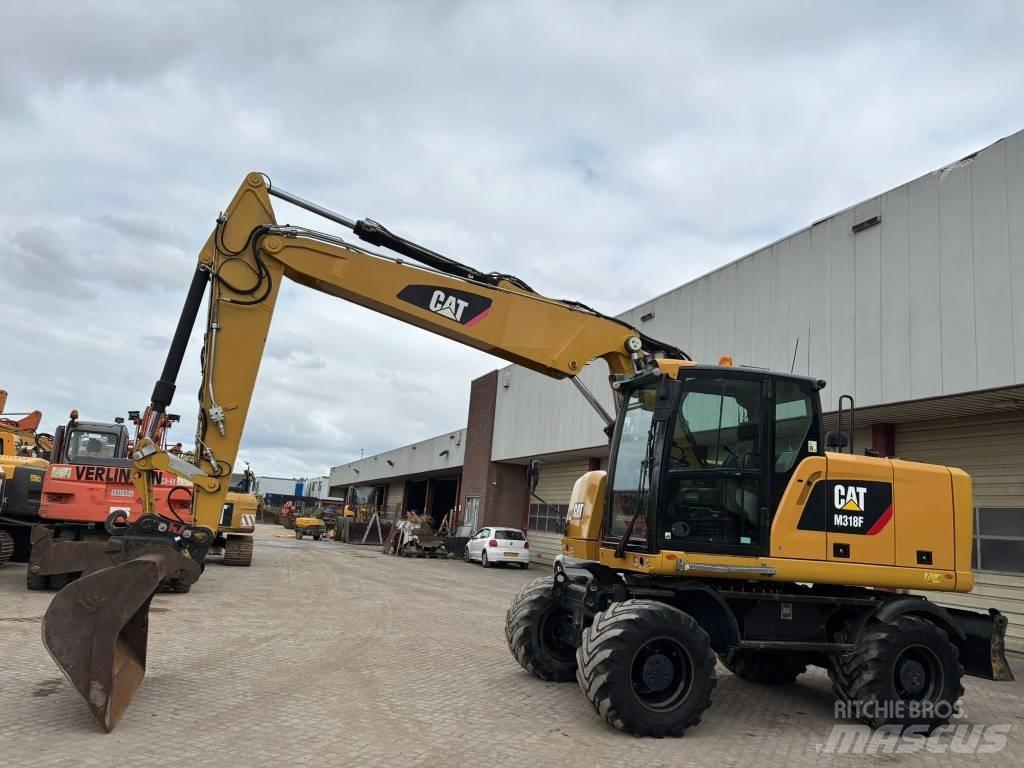 CAT M 318 F  휠 굴삭기