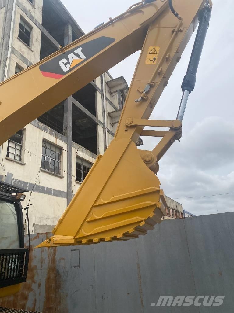 CAT 320 D 대형 굴삭기 29톤 이상
