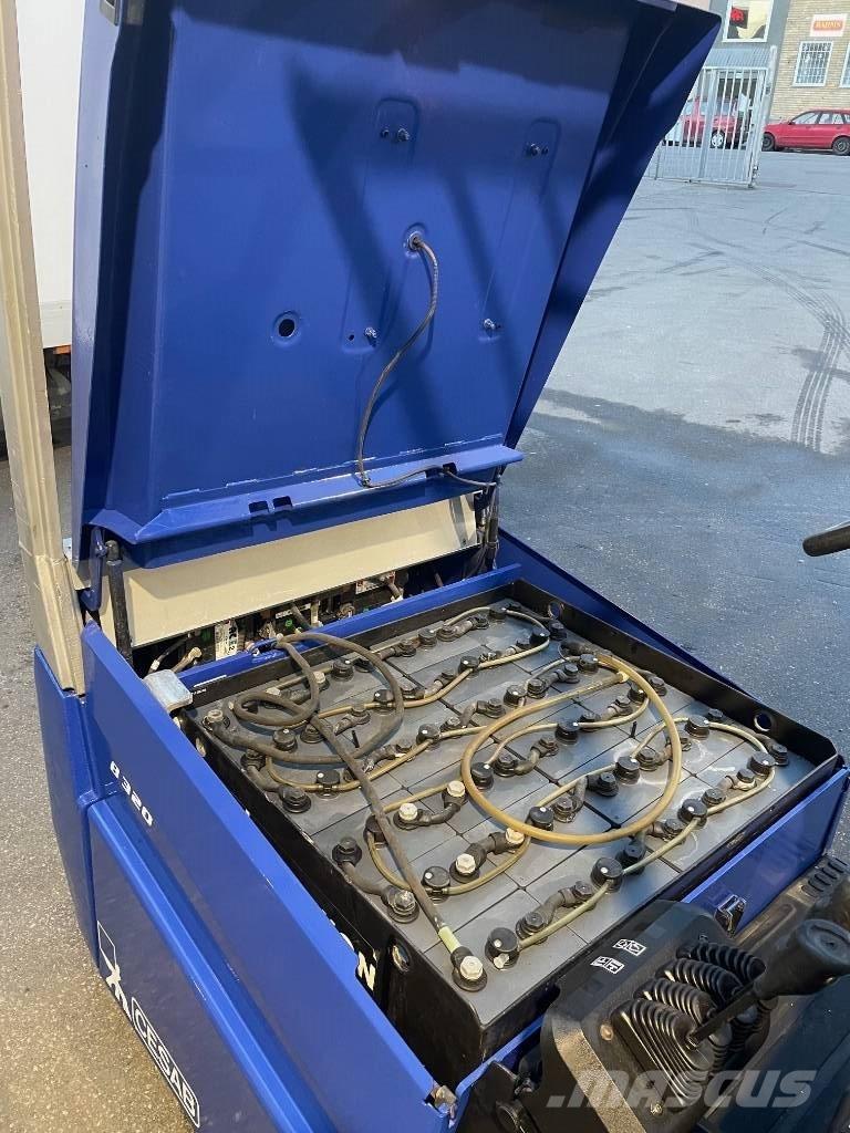 Cesab B320 전동 지게차