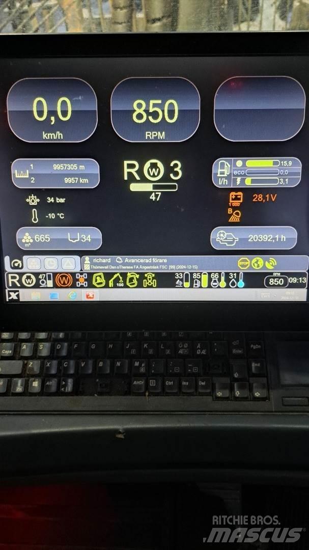Komatsu 895 원목 포워더