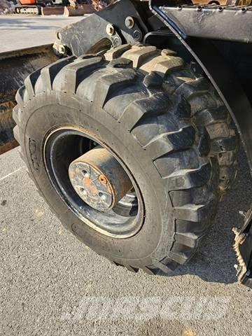 CAT M 318 F  휠 굴삭기