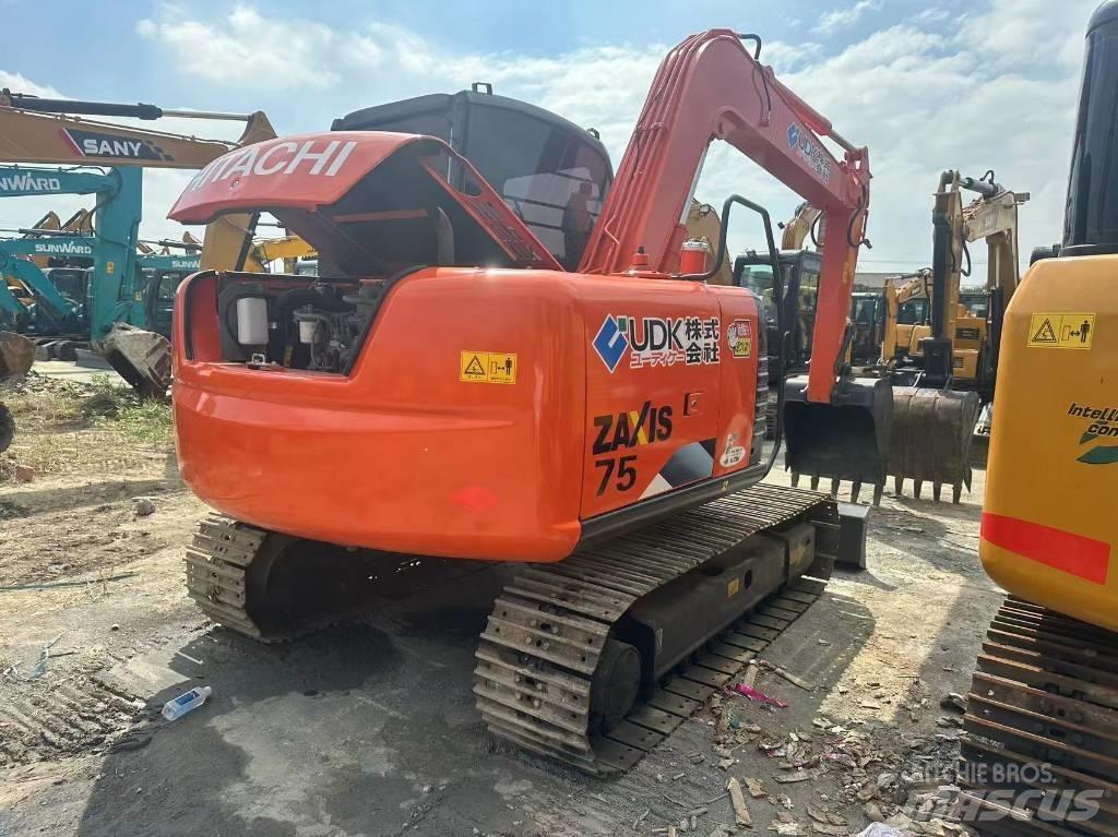 Hitachi ZX 75 중형굴삭기 7톤-28톤