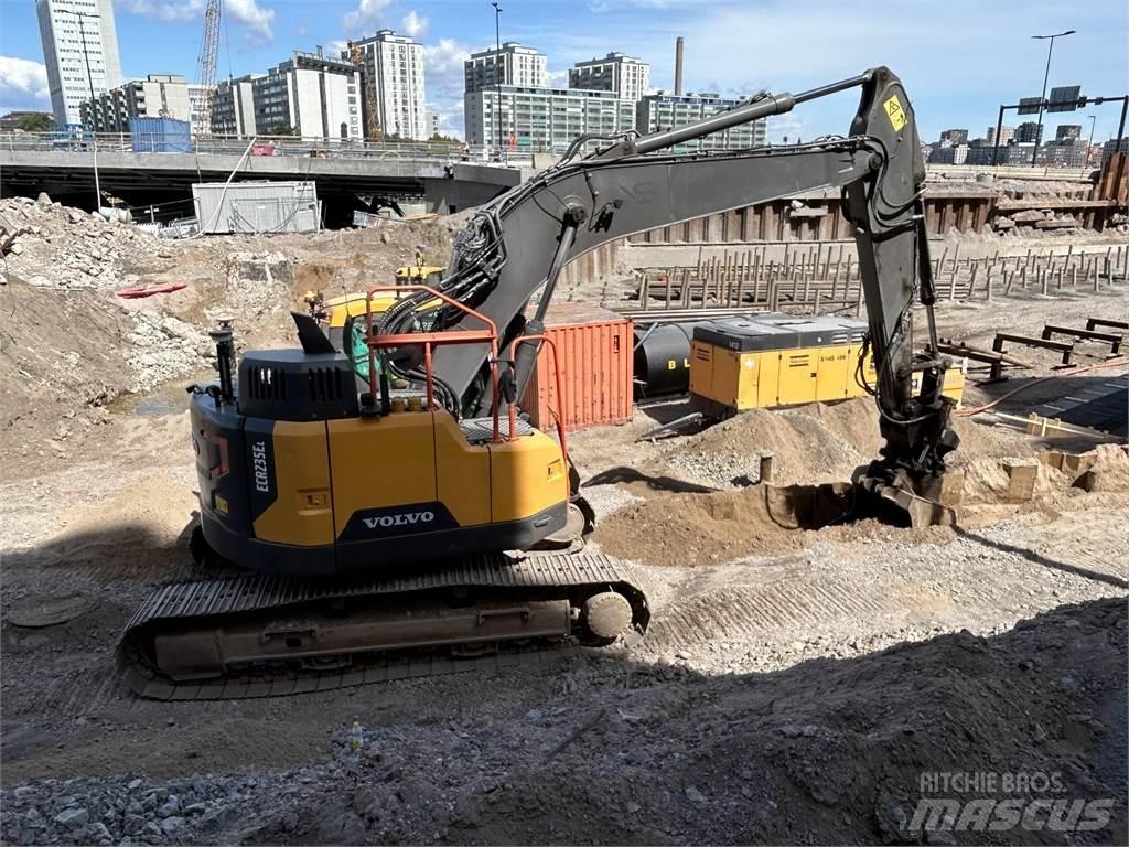 Volvo ECR235EL 대형 굴삭기 29톤 이상