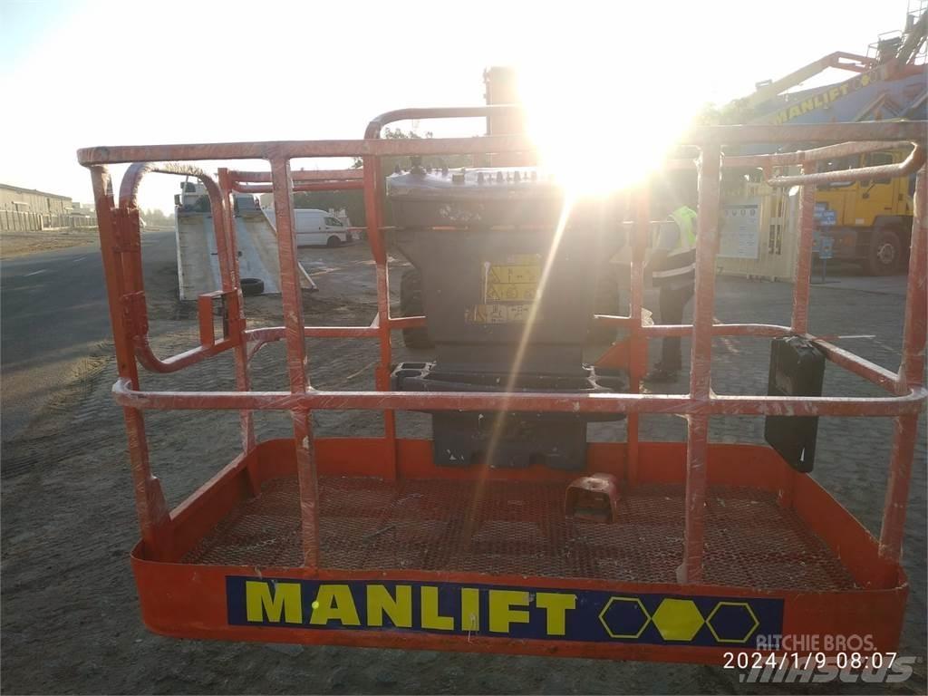 JLG 800AJ 관절형 전동이동 리프트