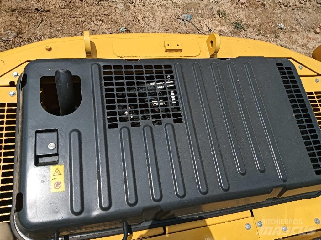 Komatsu PC 130 중형굴삭기 7톤-28톤