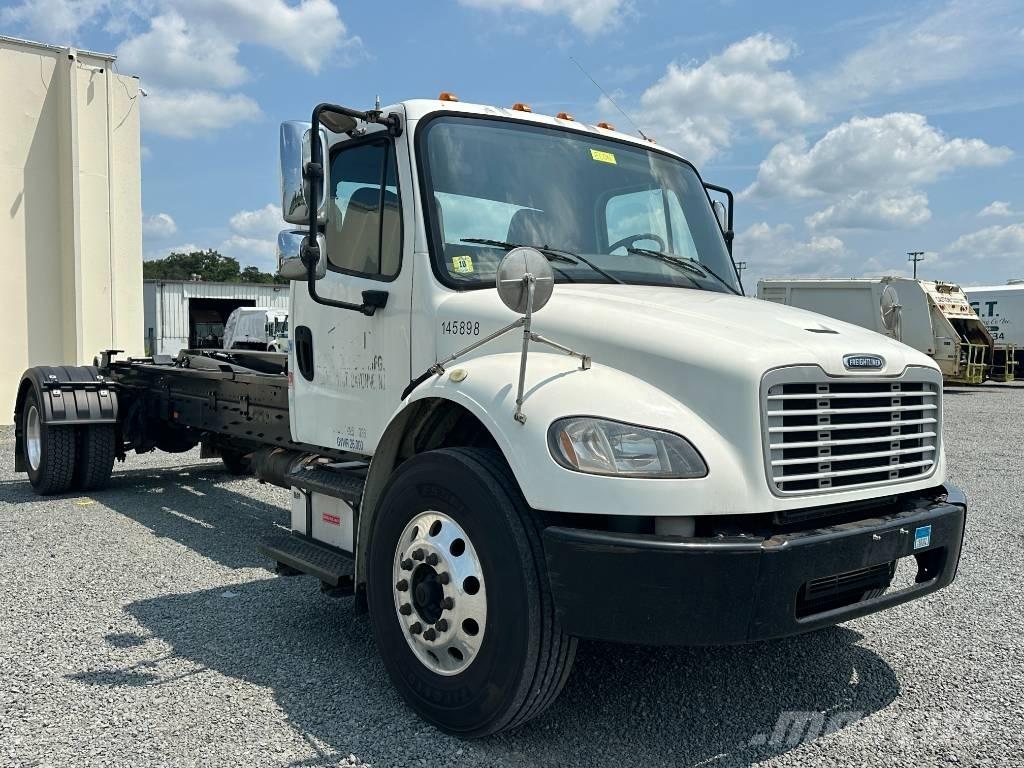 Freightliner M2 폐기물 수거 트럭