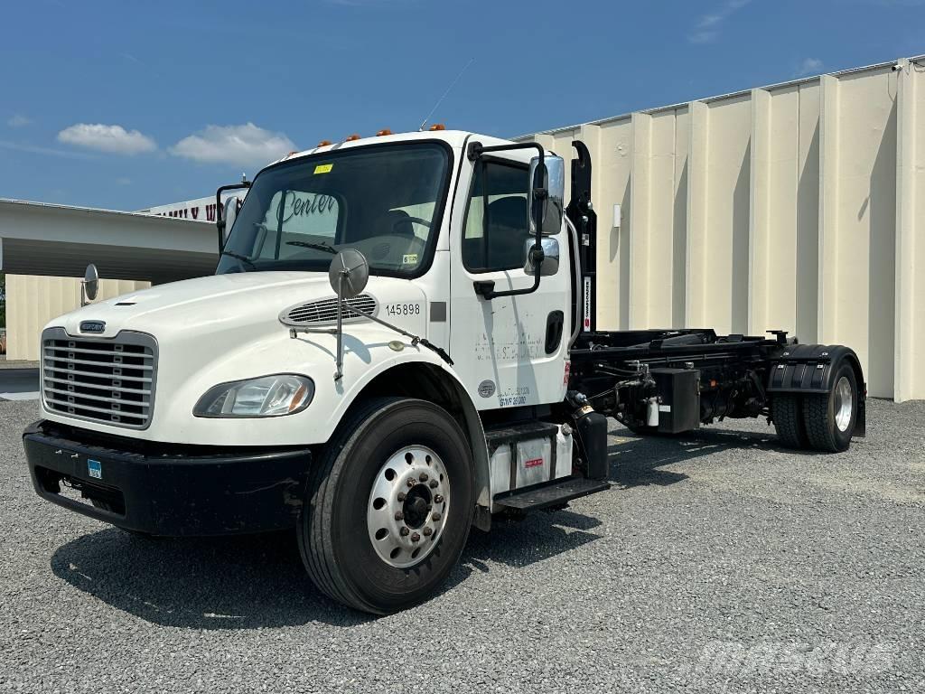 Freightliner M2 폐기물 수거 트럭