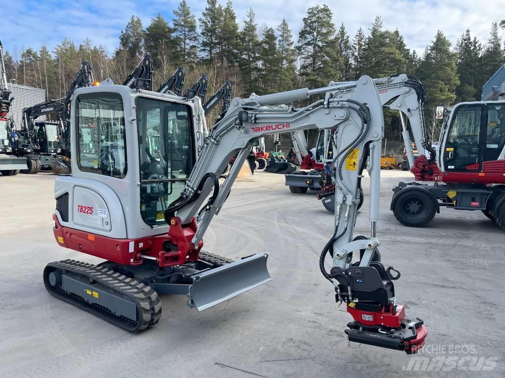 Takeuchi TB 225 소형 굴삭기 7톤 미만