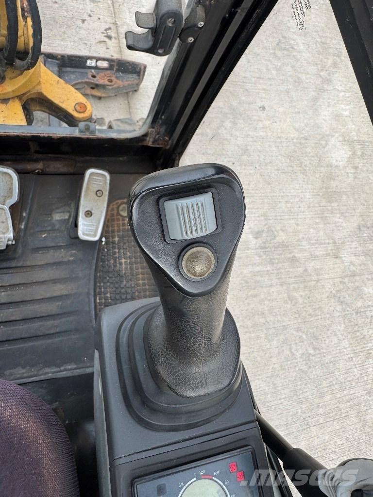 CAT 301.7 D 소형 굴삭기 7톤 미만