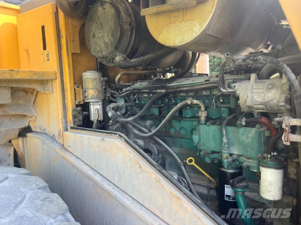 Volvo L 120 E  휠로우더