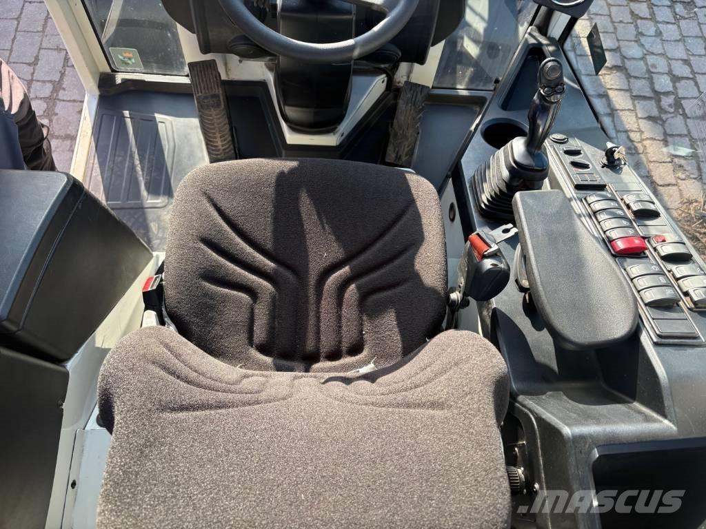 Liebherr L 506  휠로우더