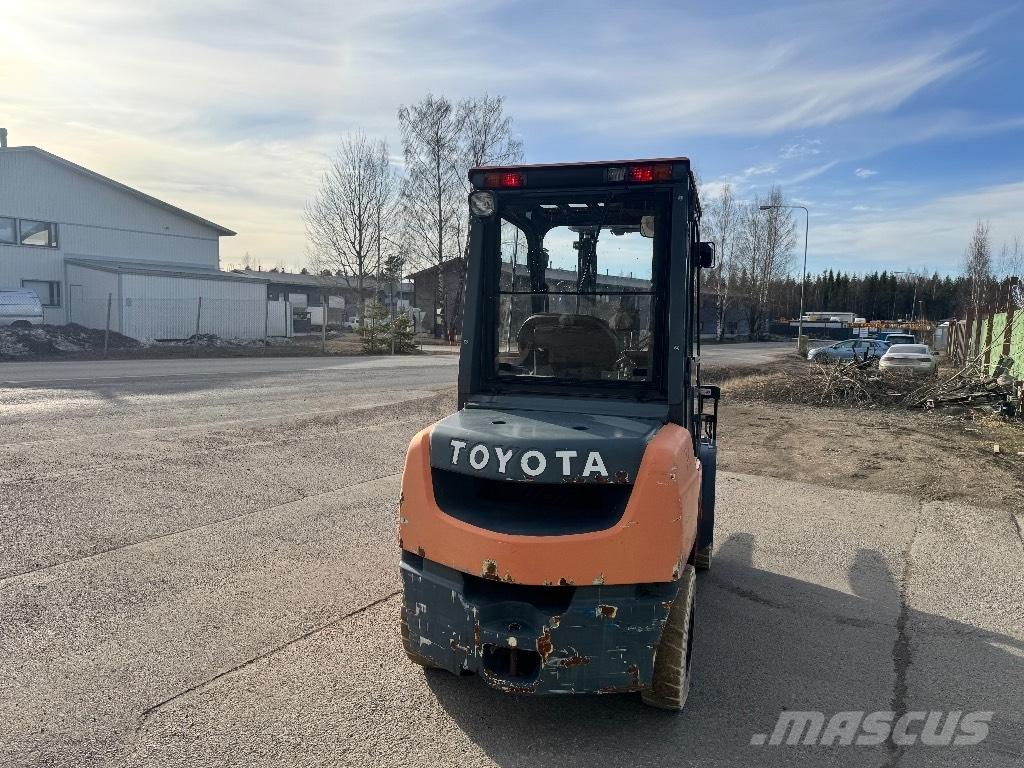 Toyota 02-8 FDF 30 디젤 지게차