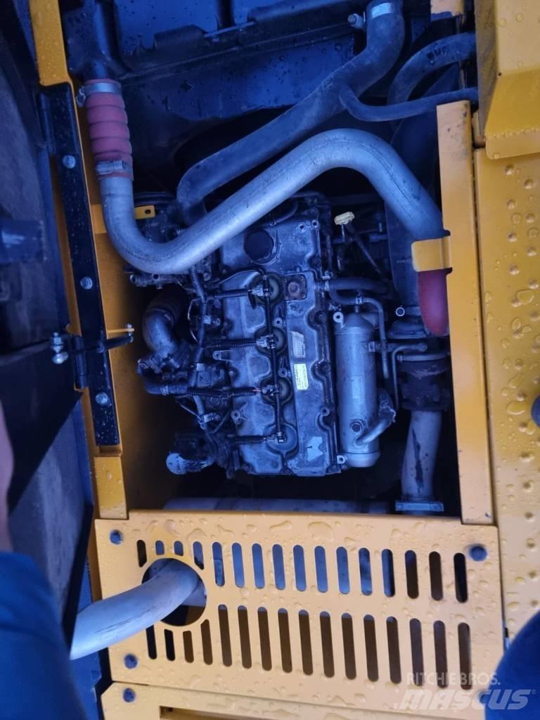 JCB JS 160 LC 대형 굴삭기 29톤 이상