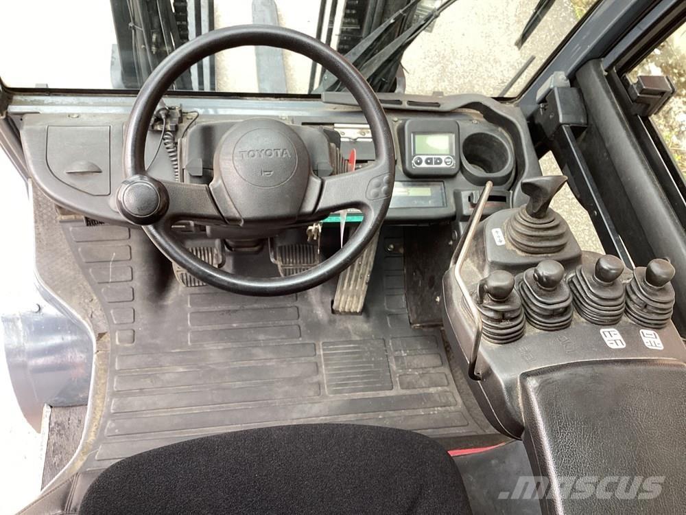 Toyota 8FDJF35 디젤 지게차