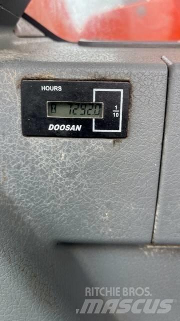 Doosan DX 140 대형 굴삭기 29톤 이상