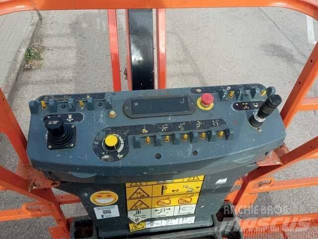 JLG 800 AJ 관절형 전동이동 리프트