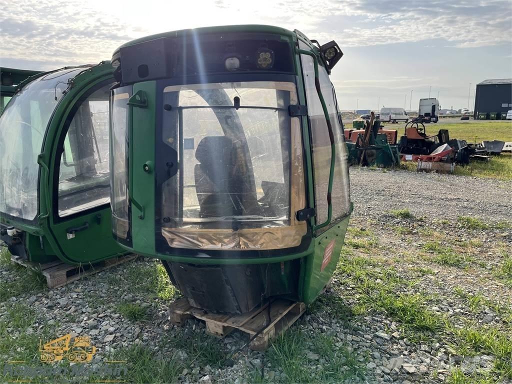 John Deere 1010E 캐빈 및 인테리어