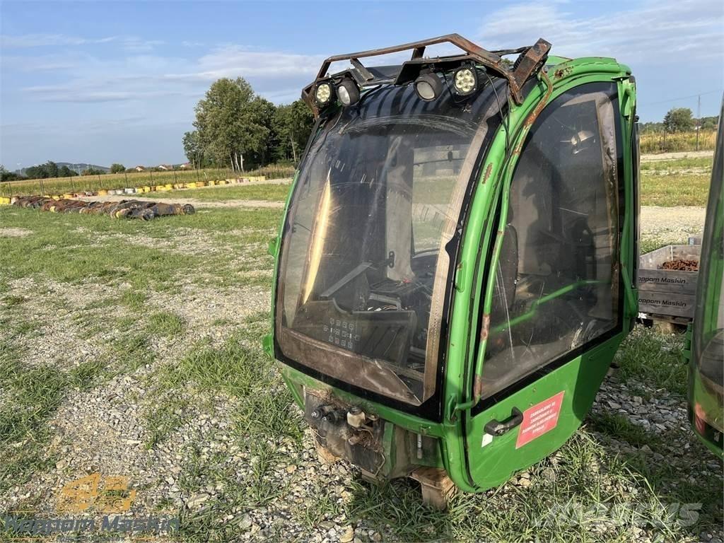 John Deere 1010E 캐빈 및 인테리어