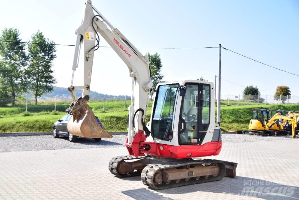 Takeuchi TB250 , A/C 소형 굴삭기 7톤 미만