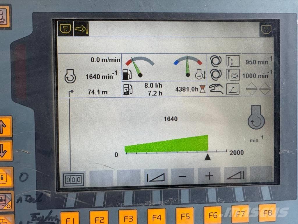 Volvo P 6820C 아스팔트 포장장비