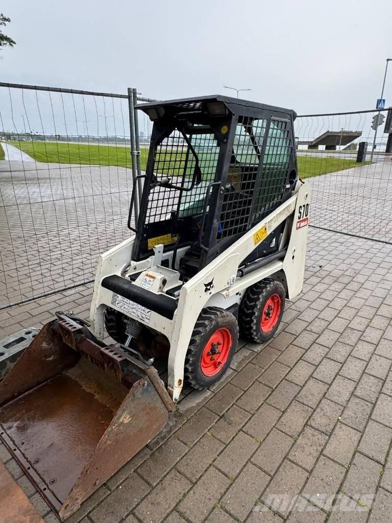 Bobcat S 70  스키드로더