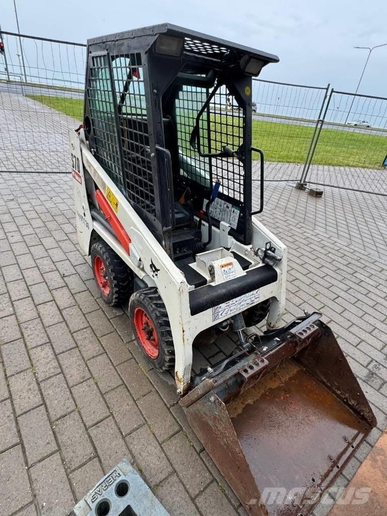 Bobcat S 70  스키드로더