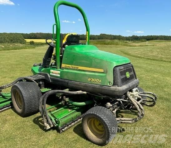 John Deere 8900A 탑승형 잔디깎기