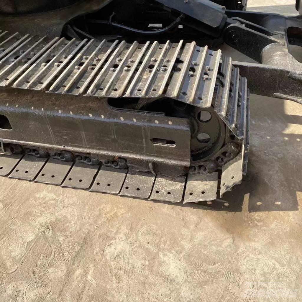 Komatsu PC 60 중형굴삭기 7톤-28톤