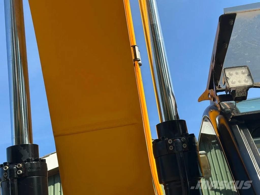 JCB JS220LC plus 대형 굴삭기 29톤 이상