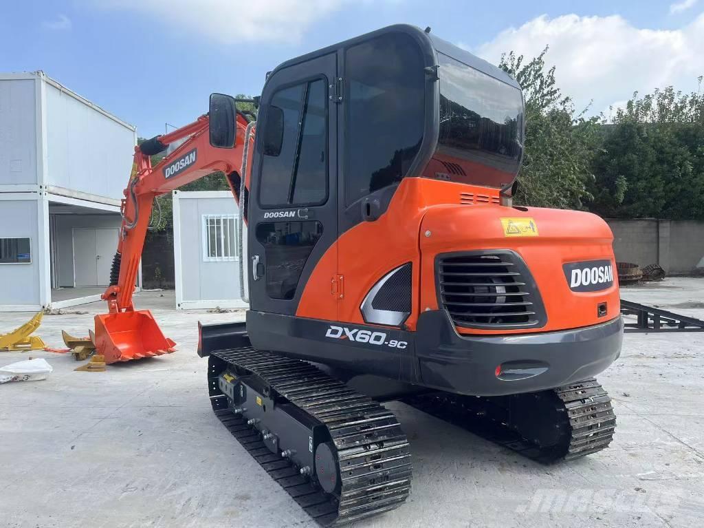 Doosan DX 60-9 C 중형굴삭기 7톤-28톤