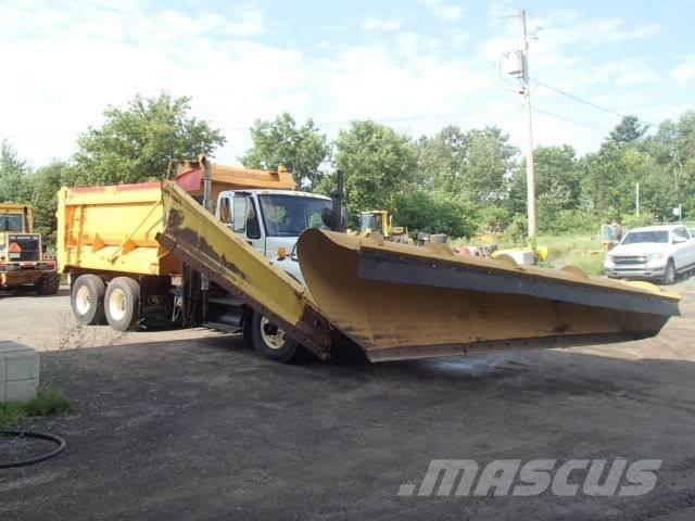 International 7400 제설 블레이드 및 제설기