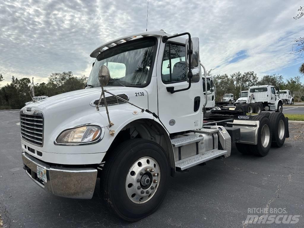 Freightliner M2 음료 배달 트럭