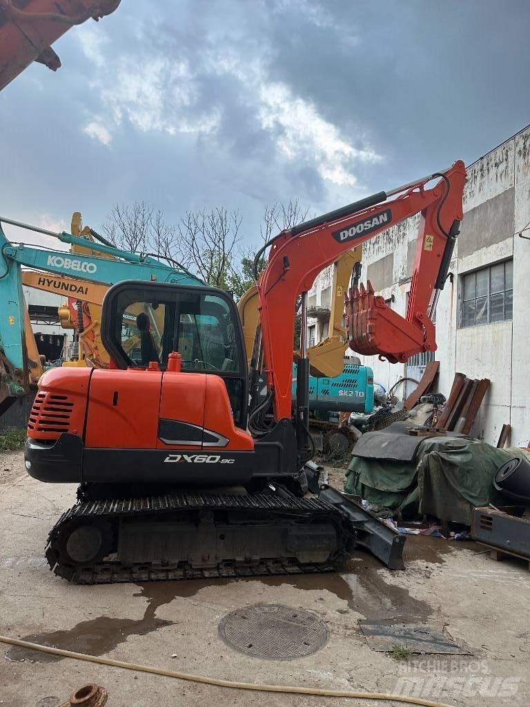 Doosan DX 60 소형 굴삭기 7톤 미만