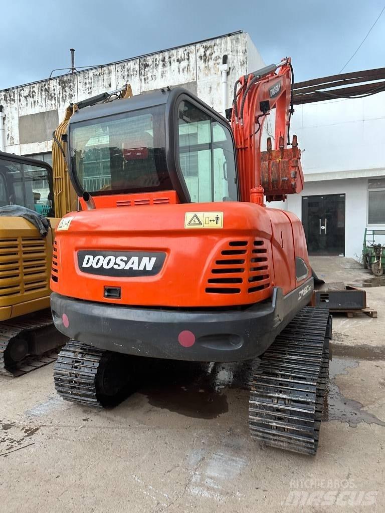 Doosan DX 60 소형 굴삭기 7톤 미만