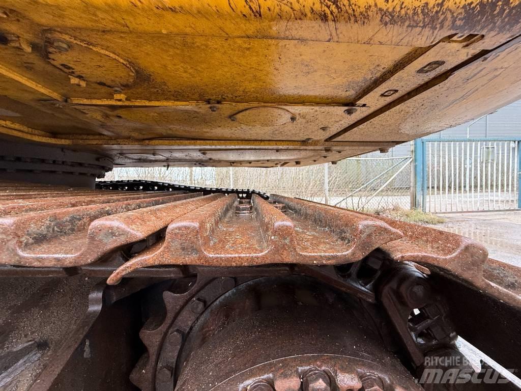 Komatsu HB 215 LC-2 대형 굴삭기 29톤 이상