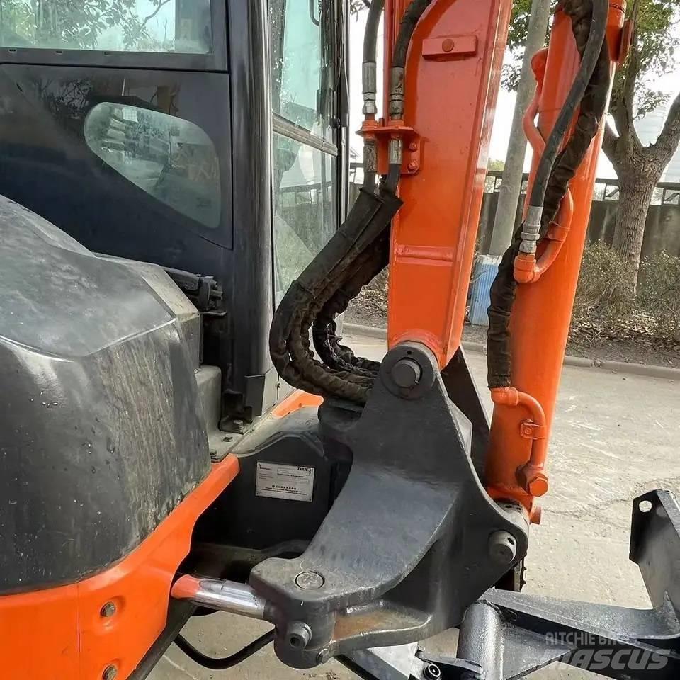 Hitachi ZX50 소형 굴삭기 7톤 미만