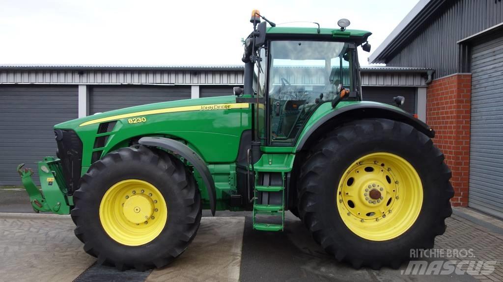 John Deere 8230 ILS 트랙터