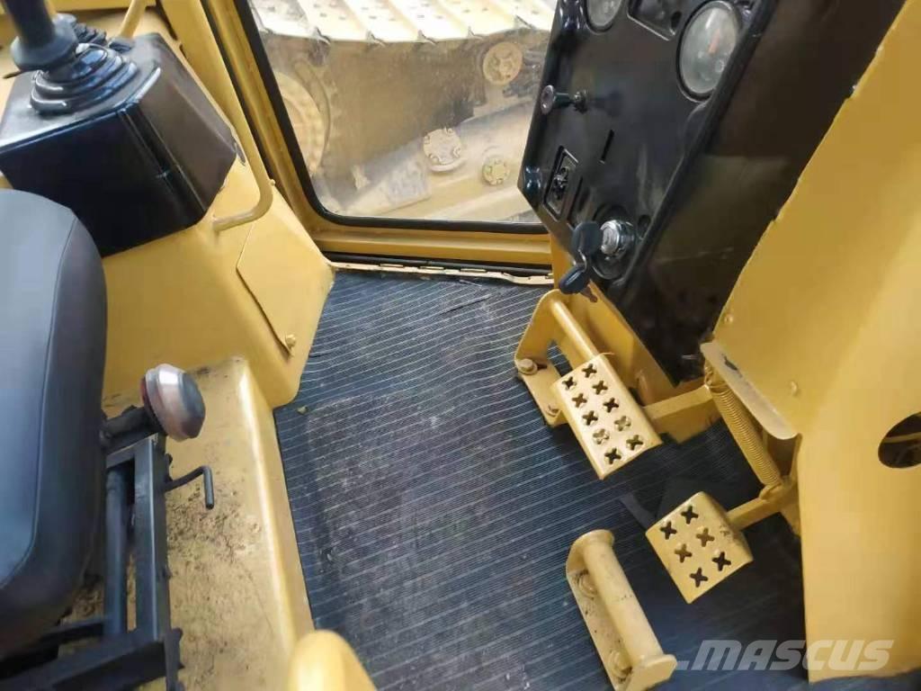 CAT D5M 크롤러 도저