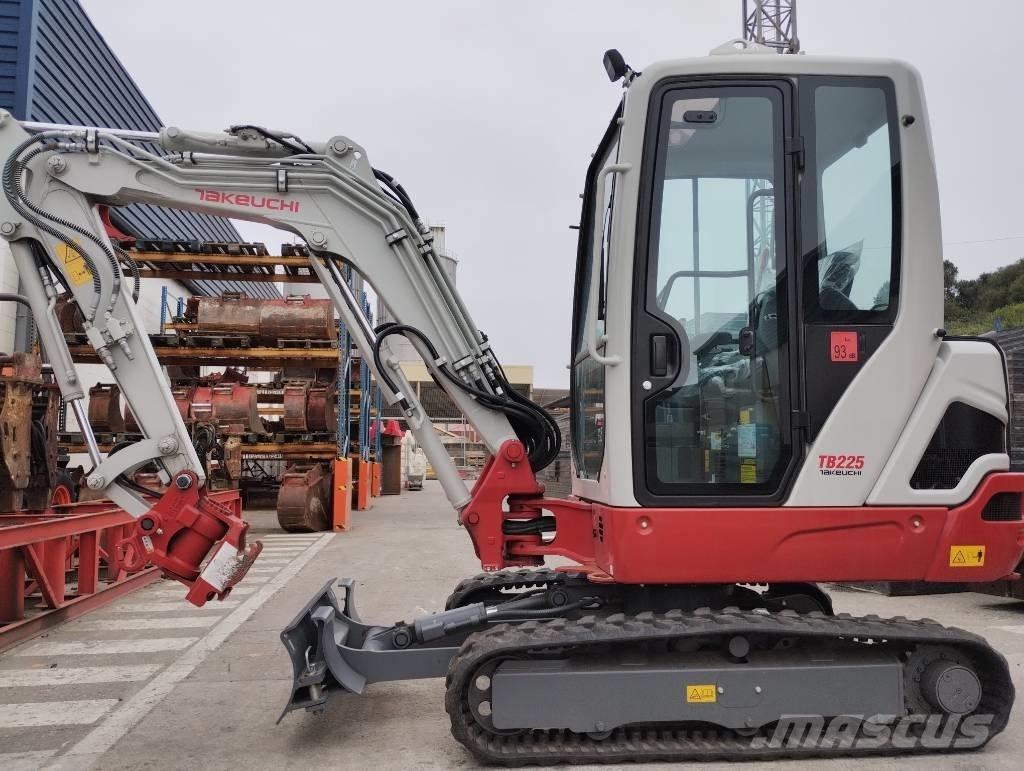 Takeuchi TB 225 소형 굴삭기 7톤 미만