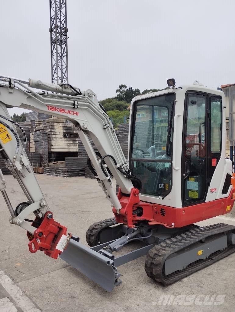 Takeuchi TB 225 소형 굴삭기 7톤 미만