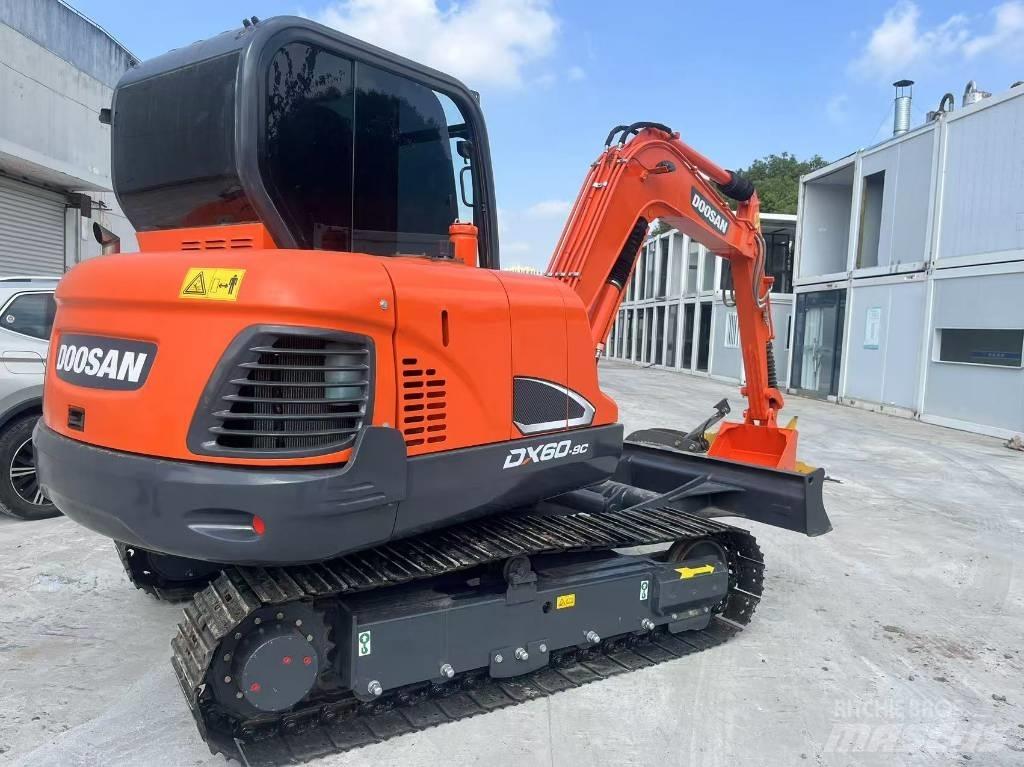 Doosan DX 60 대형 굴삭기 29톤 이상