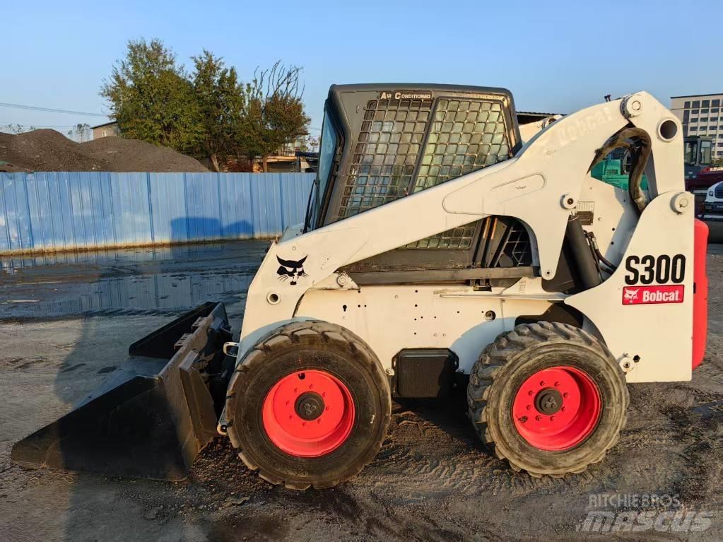 Bobcat S 300  스키드로더