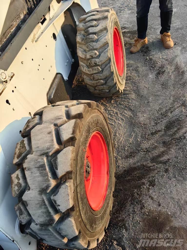 Bobcat S 300  스키드로더